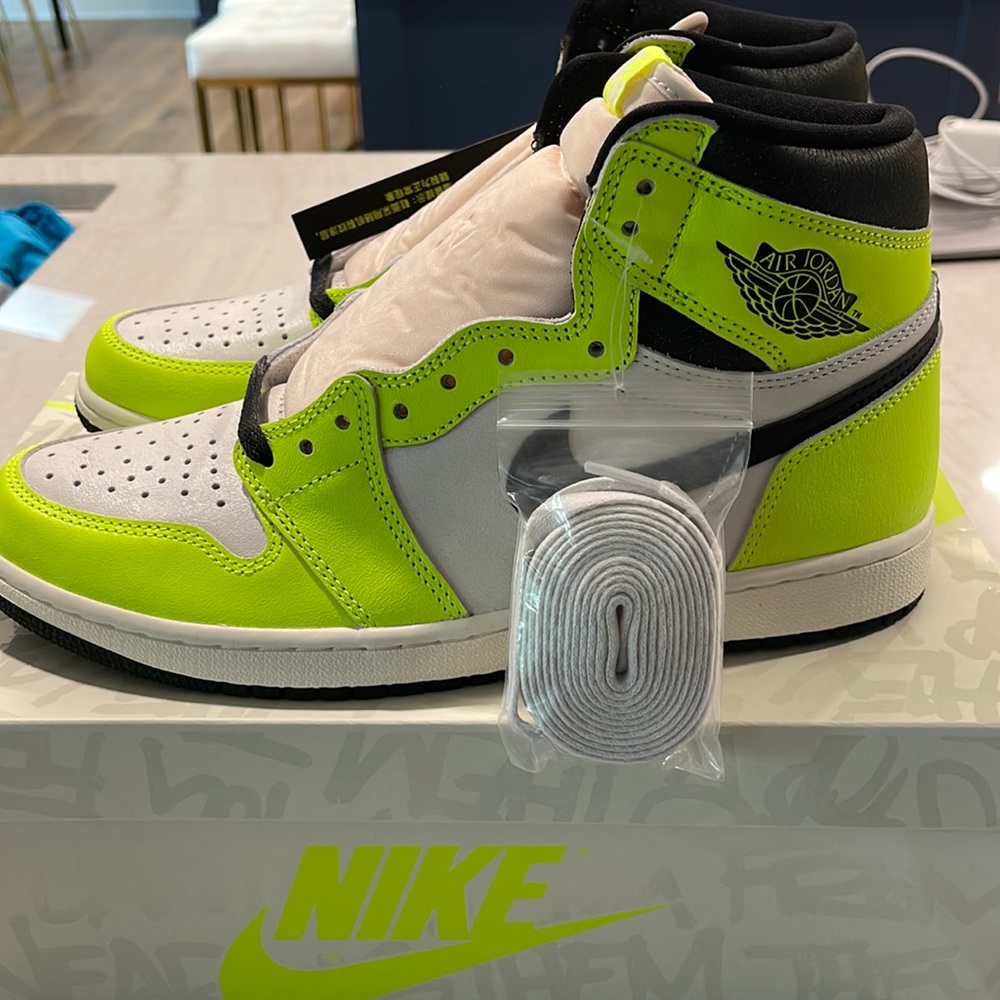 AIR JORDAN 1 RETRO HIGH OG VISIONAIRE SIZE 10M